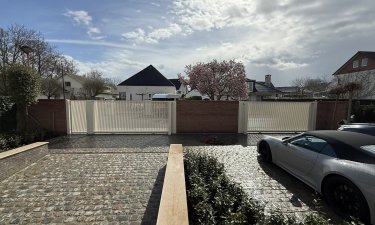 Aluminium schuifpoort met LED-verlichting RAL1013 — Kanne